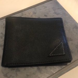 Perry Ellis Mans Wallet